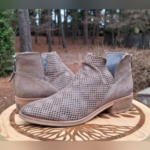 Dolce Vita Tommi Taupe Preforated Suede Leather Bootie Size 10